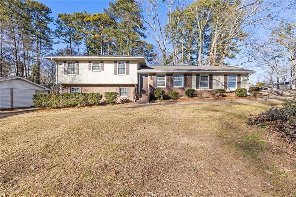 split level home with a front lawn