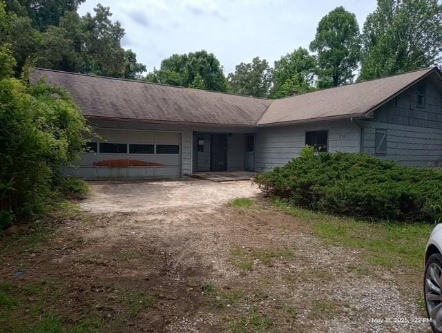830 Damascus Cir, Blue Ridge, GA 30513 - single story home featuring driveway and a garage