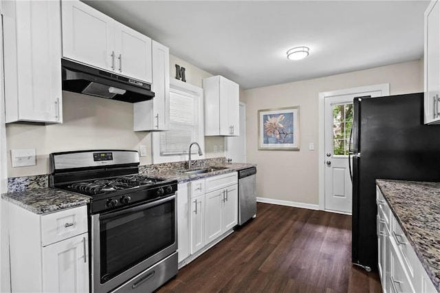 629 Dunton Cir SE, Smyrna, GA 30082 - kitchen with stainless steel appliances, under cabinet range hood, a sink, dark wood-type flooring, and baseboards