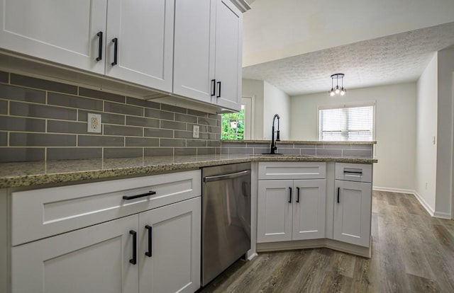 515 Allens Landing Ct, Lawrenceville, GA 30045 - kitchen with stainless steel dishwasher, a sink, a peninsula, decorative backsplash, and healthy amount of natural light