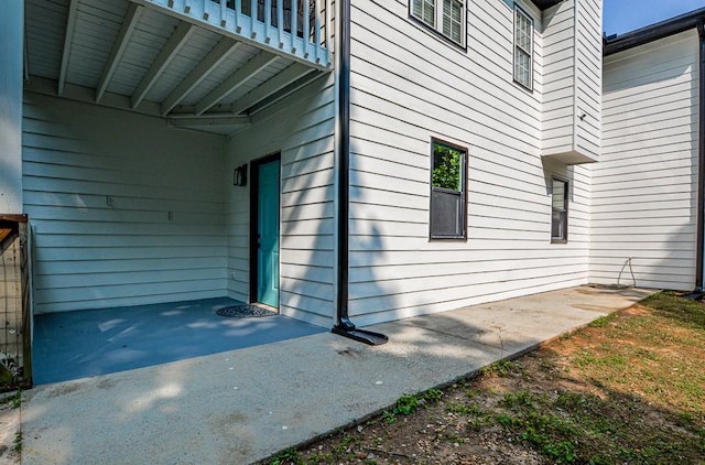 515 Allens Landing Ct, Lawrenceville, GA 30045 - view of side of property featuring a patio area
