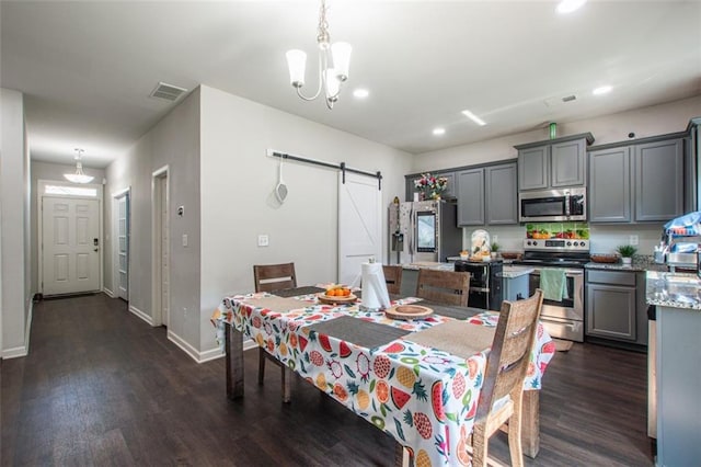 dining area with a barn door, visible vents, baseboards, dark wood-style flooring, and a notable chandelier