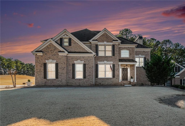 view of front of home featuring a lawn