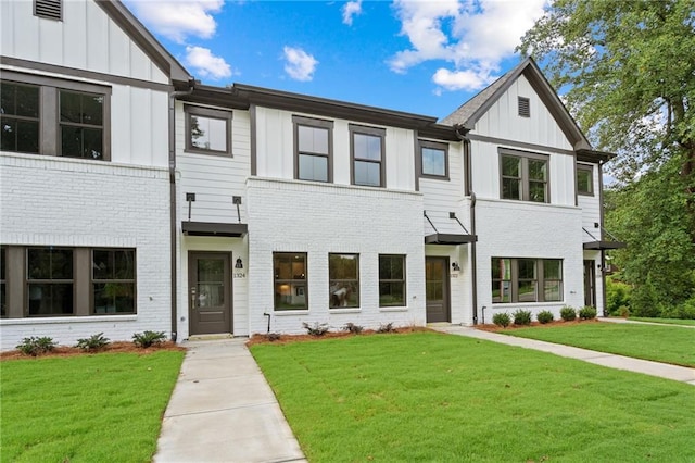 view of front of house with a front yard