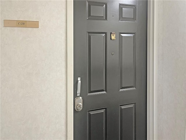 475 Mount Vernon Hwy NE Unit C230, Sandy Springs, GA 30328 - detailed view of stucco siding and mail area