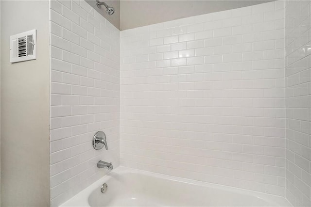 bathroom with tiled shower / bath combo