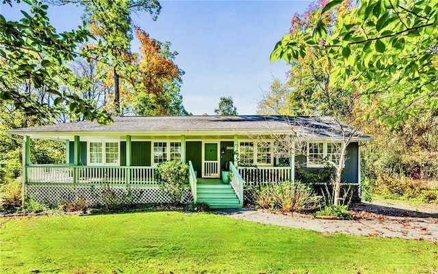 single story home featuring a porch and a front yard