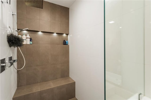 1045 Shepherds Ln NE, Atlanta, GA 30324 - full bathroom featuring tiled shower