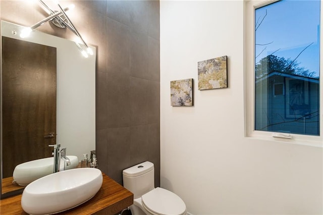 1045 Shepherds Ln NE, Atlanta, GA 30324 - bathroom with toilet and vanity