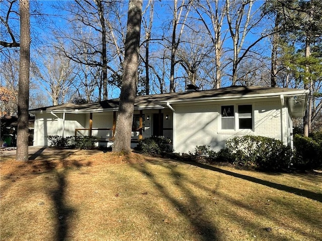 view of front of house with a porch and a front lawn