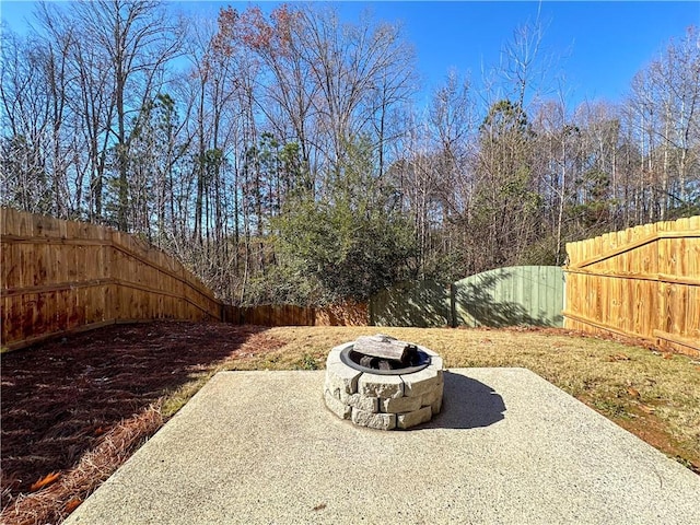 view of yard with a patio and an outdoor fire pit