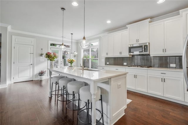 1055 Peyton View Ct, Alpharetta, GA 30004 - kitchen with a sink, stainless steel appliances, recessed lighting, an island with sink, and a kitchen breakfast bar