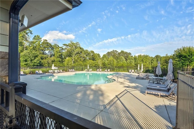 1055 Peyton View Ct, Alpharetta, GA 30004 - community pool featuring a patio area and view of wooded area