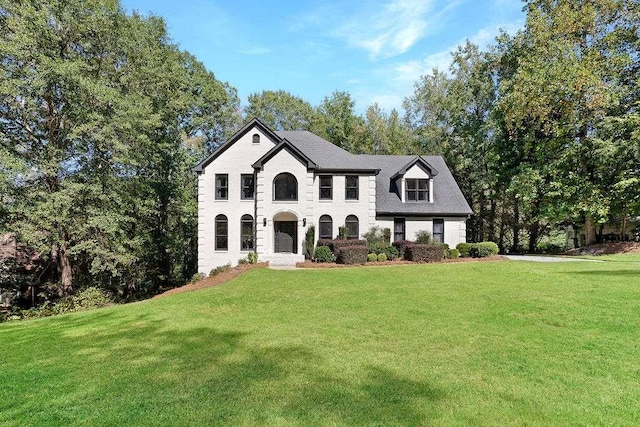 view of front of property with a front yard