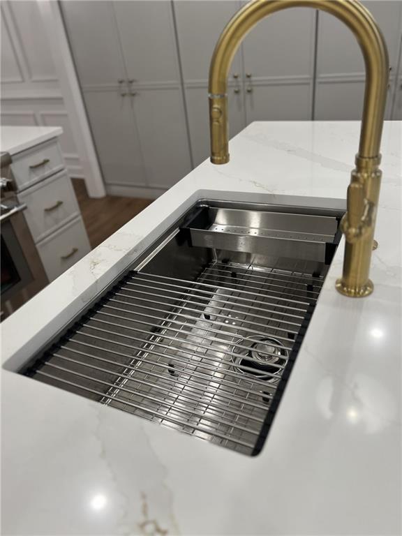 805 Wesley Oak Rd, Sandy Springs, GA 30328 - kitchen view of light stone countertops
