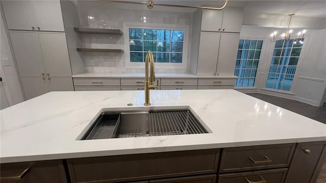805 Wesley Oak Rd, Sandy Springs, GA 30328 - kitchen featuring light stone counters, a chandelier, and a kitchen island with sink