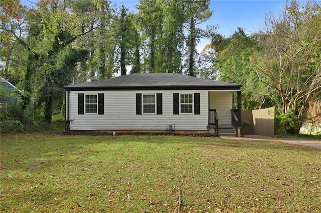 view of front of home featuring a front yard