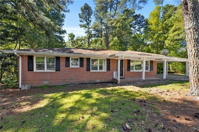 ranch-style home featuring a front yard