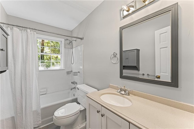 220 Hollyridge Dr, Roswell, GA 30076 - full bath featuring shower / bath combo and vanity