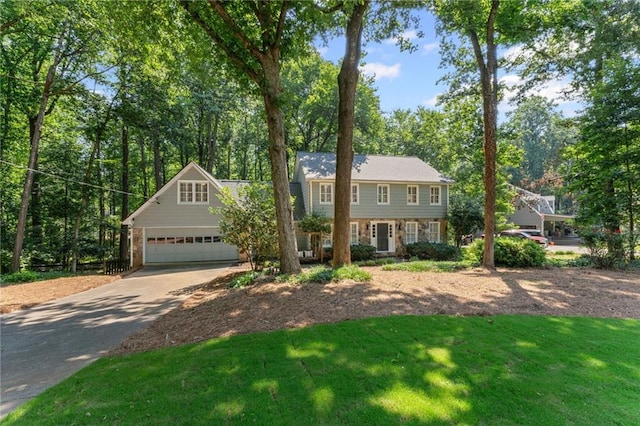 220 Hollyridge Dr, Roswell, GA 30076 - view of front facade featuring concrete driveway, a front lawn, and view of wooded area