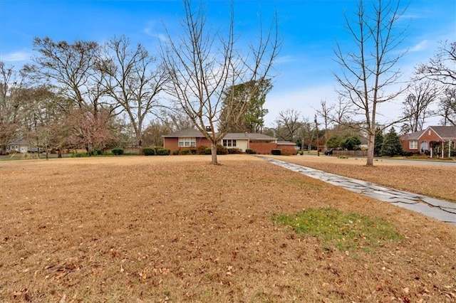 view of front of house with a front lawn