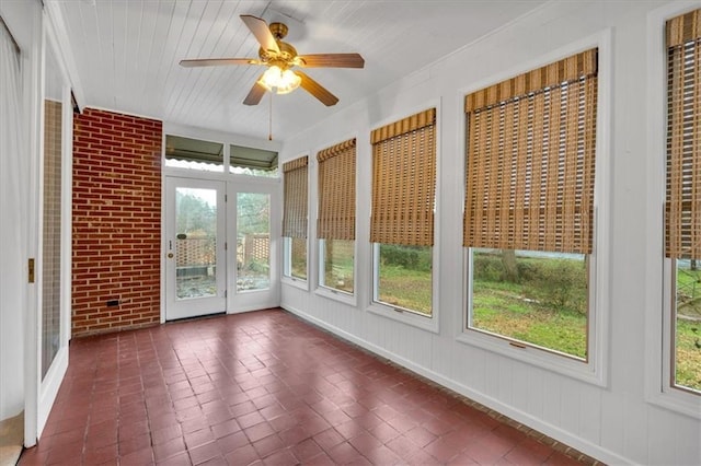 unfurnished sunroom with a healthy amount of sunlight and ceiling fan