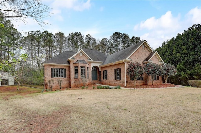 view of front facade with a front lawn