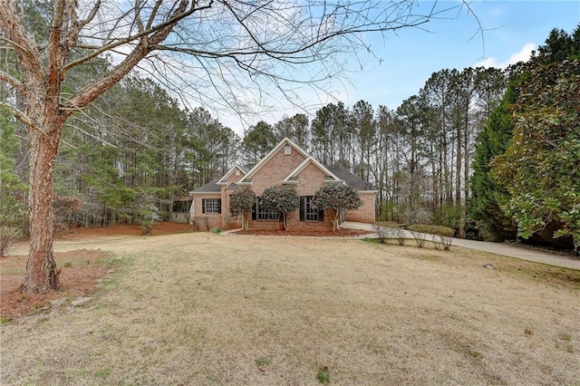 view of front of home featuring a front yard