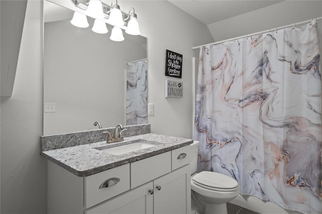 777 Tucker Trl, Bremen, GA 30110 - full bath with a chandelier, toilet, a shower with shower curtain, and vanity