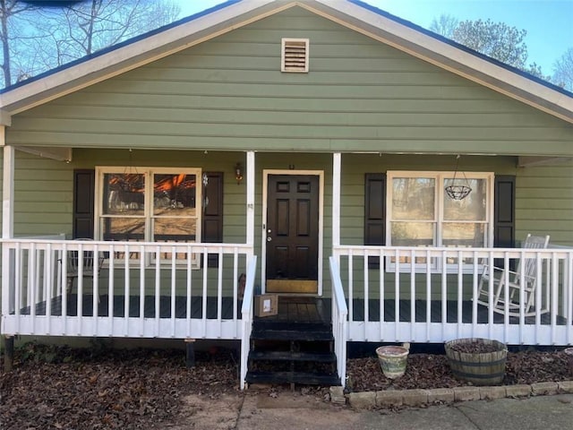 view of front of property featuring covered porch