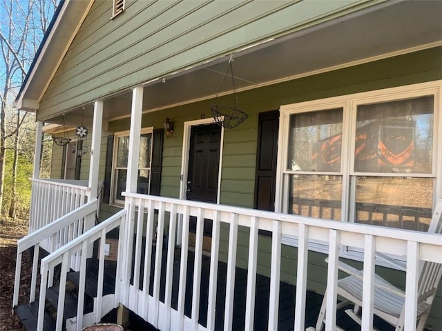 entrance to property featuring covered porch