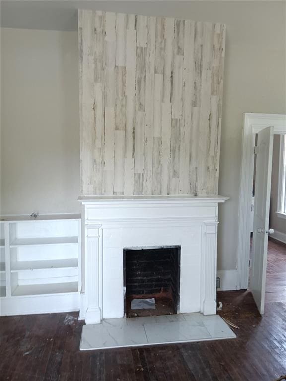 room details featuring hardwood / wood-style floors