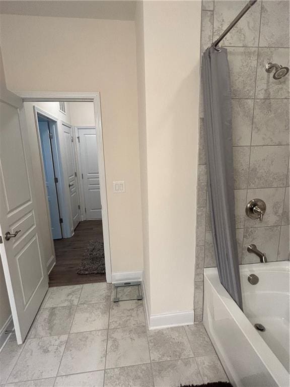 bathroom with shower / tub combo with curtain