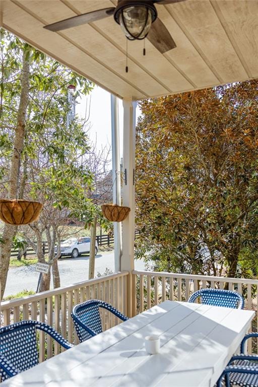 balcony featuring outdoor dining area and ceiling fan