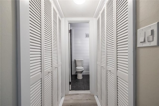 6700 Roswell Rd Unit 21E, Sandy Springs, GA 30328 - corridor featuring wood finished floors