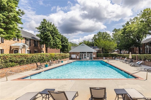 6700 Roswell Rd Unit 21E, Sandy Springs, GA 30328 - community pool with a patio