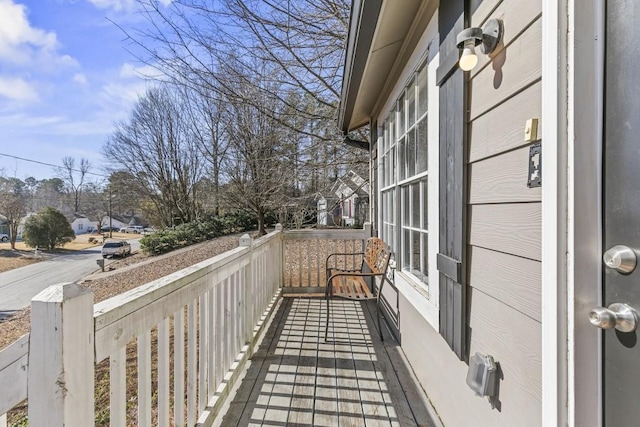 balcony featuring covered porch