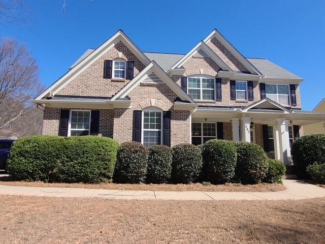 view of front facade with brick siding