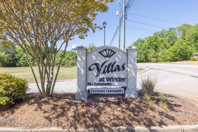 view of community / neighborhood sign