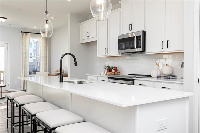 357 Skylar Ct SE, Atlanta, GA 30315 - kitchen featuring appliances with stainless steel finishes, a sink, healthy amount of natural light, decorative backsplash, and recessed lighting