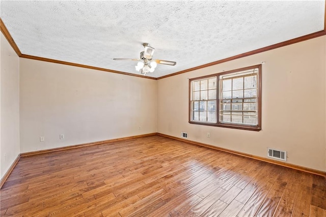 empty room featuring light hardwood / wood-style floors, a textured ceiling, and ceiling fan