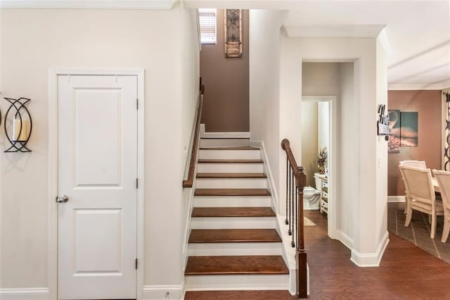 stairway featuring hardwood / wood-style flooring and crown molding