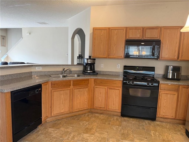 kitchen featuring visible vents, arched walkways, a sink, black appliances, and a textured ceiling