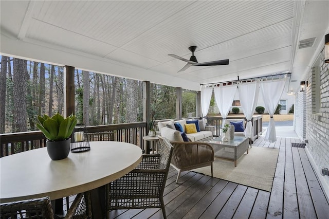 sunroom featuring visible vents and ceiling fan