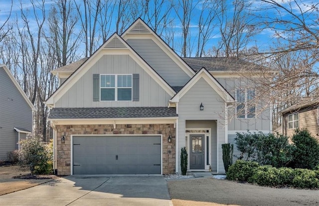 craftsman house featuring a garage