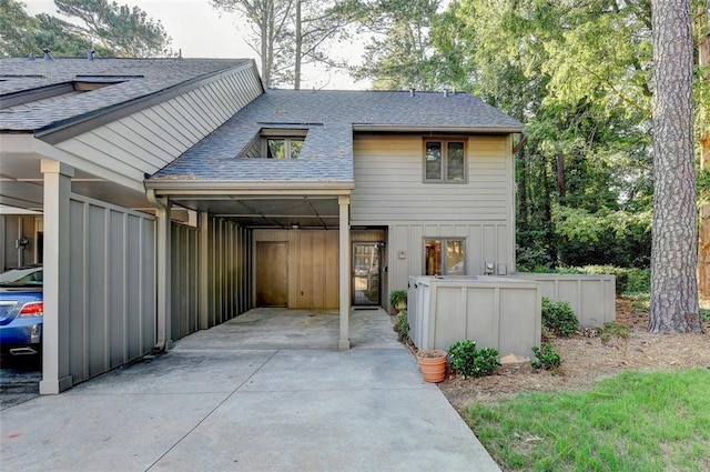 view of front of house featuring a carport