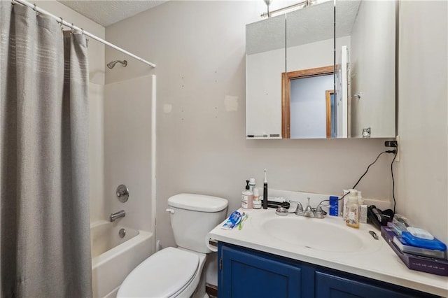 full bathroom with shower / bath combo with shower curtain, vanity, and toilet