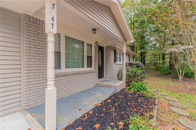 entrance to property featuring covered porch