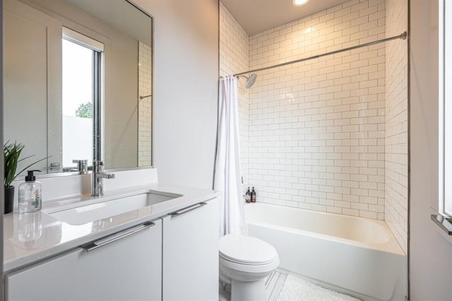 bathroom featuring recessed lighting, toilet, vanity, and shower / bathtub combination with curtain