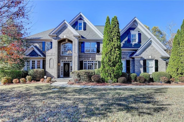 view of front facade with a front yard